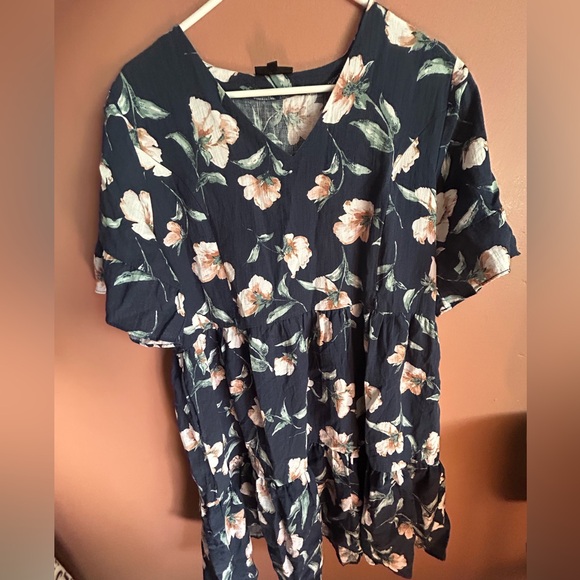 FLORAL NURSING QUEEN DRESS WITH POCKETS -BELL SLEEVE- NAVY - Picture 3 of 4